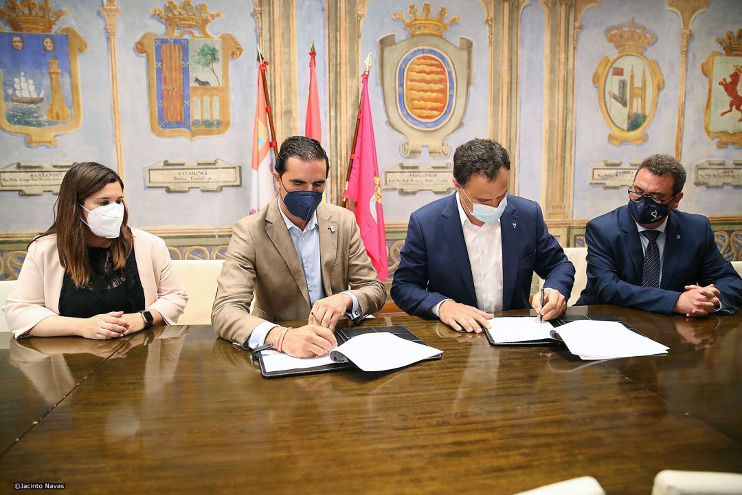 Firma del convenio de adhesión de Medina del Campo a la ruta Nebrisense Firma del convenio de adhesión de Medina del Campo a la ruta Nebrisense