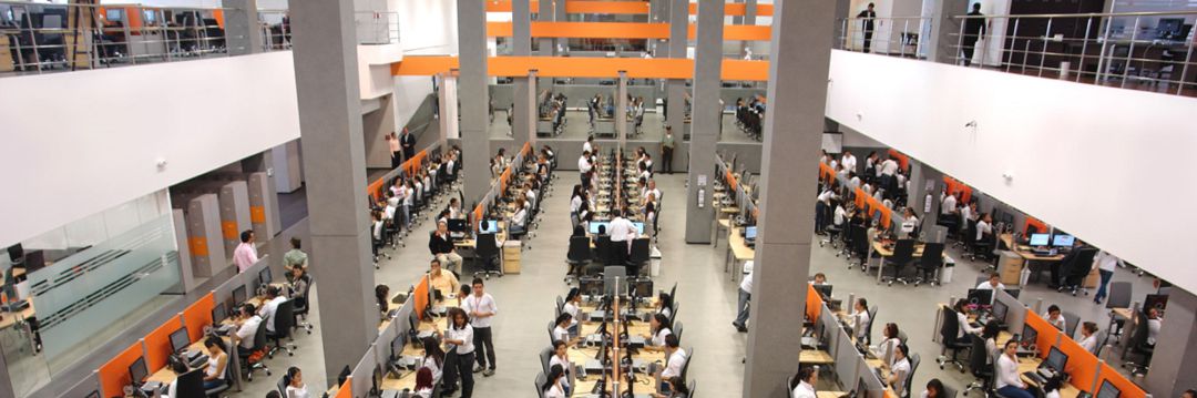 Interior de un call center Interior de un call center