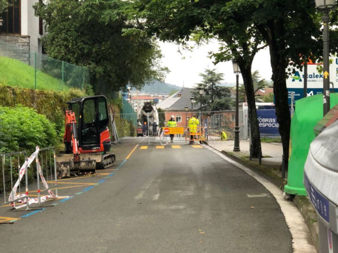 La calle Artaleku queda abierta desde hoy solamente para el tráfico La calle Artaleku queda abierta desde hoy solamente para el tráfico