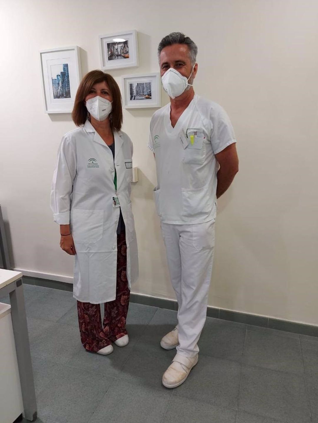 Dos de los profesionales del Hospital de Jerez que llevan a cabo este programa Dos de los profesionales del Hospital de Jerez que llevan a cabo este programa