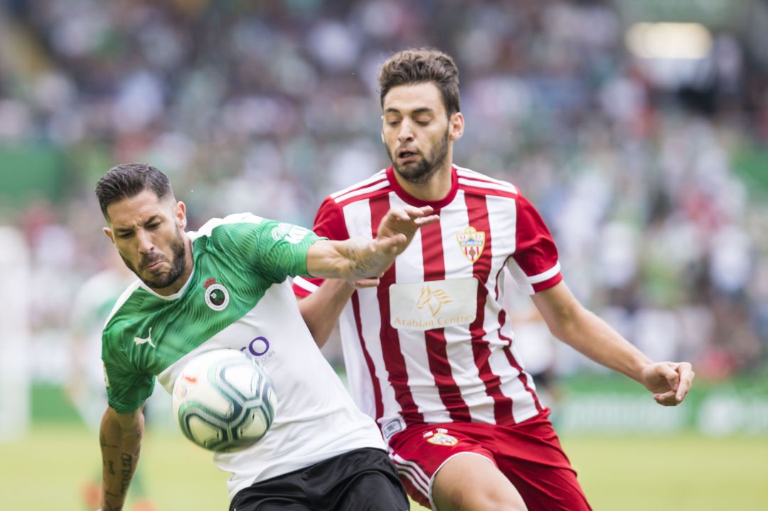 Iván Martos tiene contrato con el Almería hasta 2024. Iván Martos tiene contrato con el Almería hasta 2024.