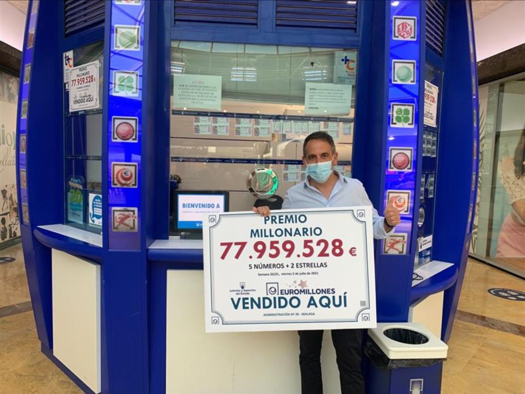 El propietario de la administración en el centro comercial Rosaleda de Málaga El propietario de la administración en el centro comercial Rosaleda de Málaga