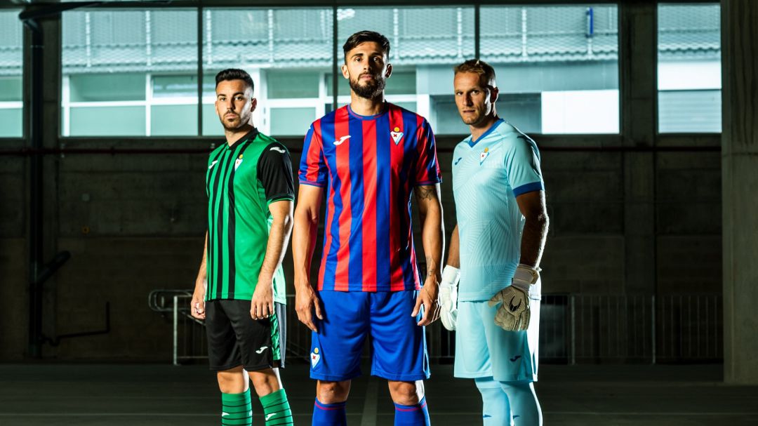 Expósito, Glauder y Yoel con las camisetas del Eibar Expósito, Glauder y Yoel con las camisetas del Eibar