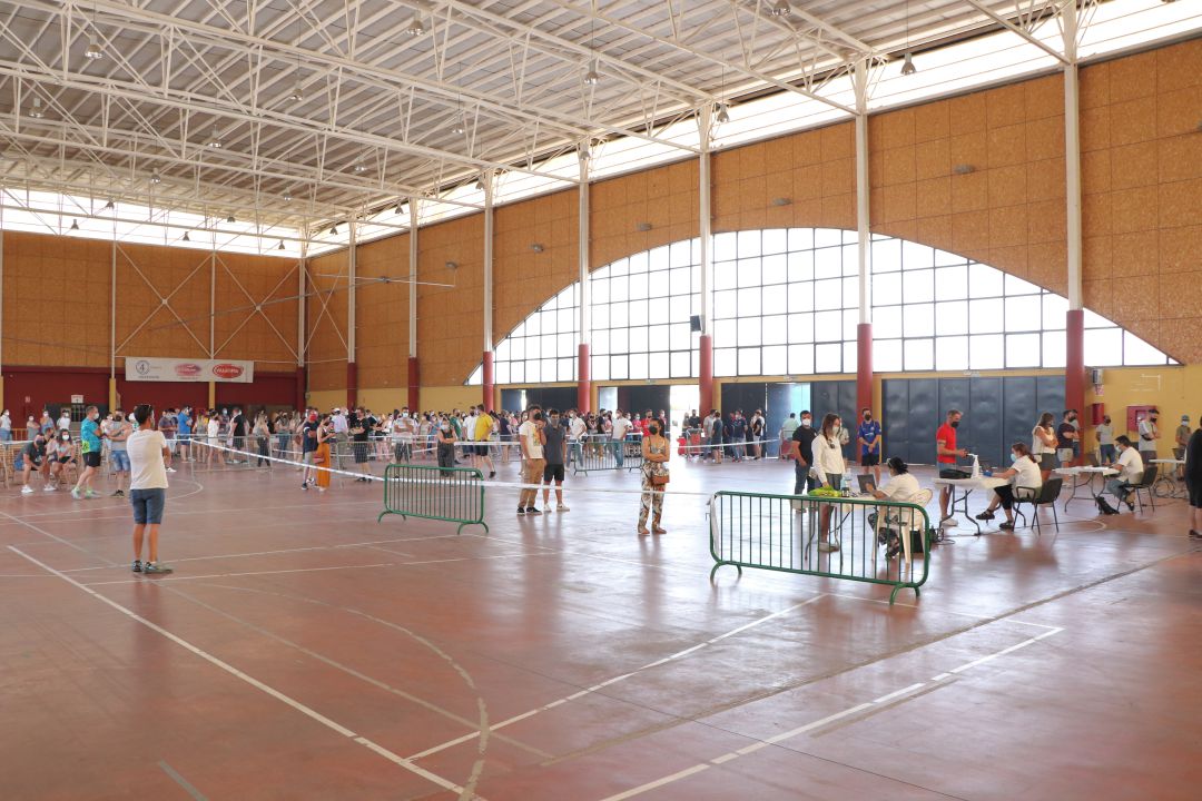 Vacunación masiva a menores de 30 años en el Pabellón Ferial de Villarrobledo Vacunación masiva a menores de 30 años en el Pabellón Ferial de Villarrobledo