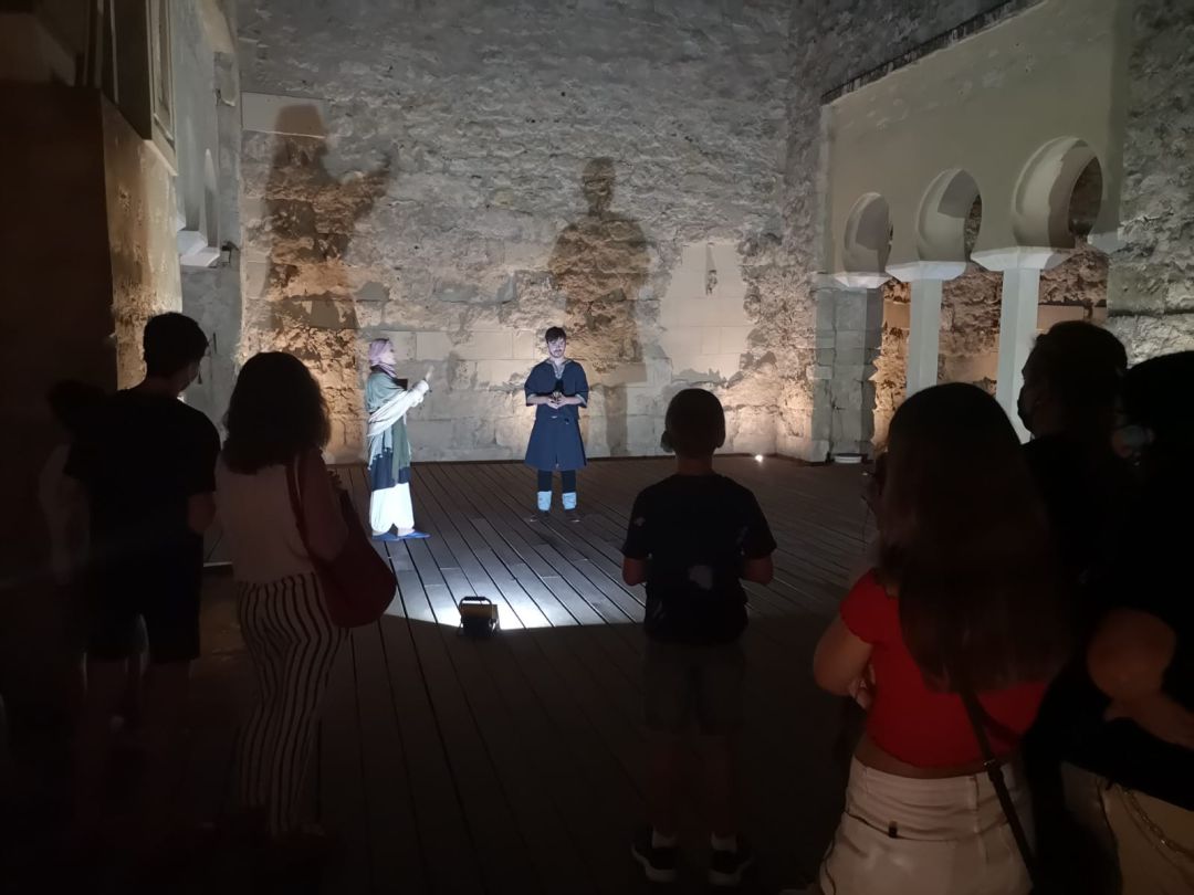 Visita nocturna teatralizada Medina Azahara. Visita nocturna teatralizada Medina Azahara.