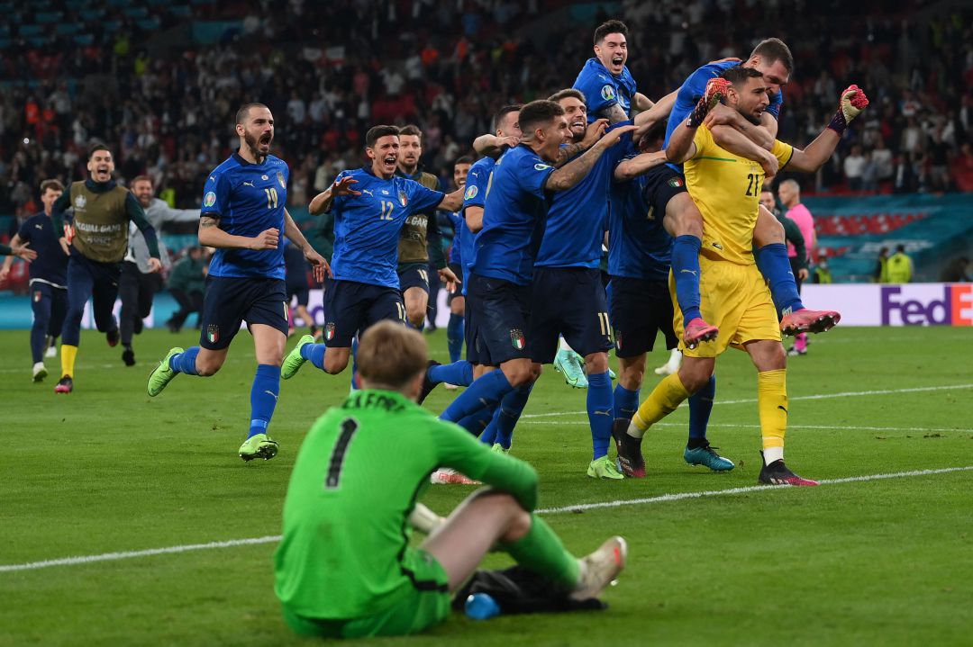 La selección italiana celebra el título La selección italiana celebra el título