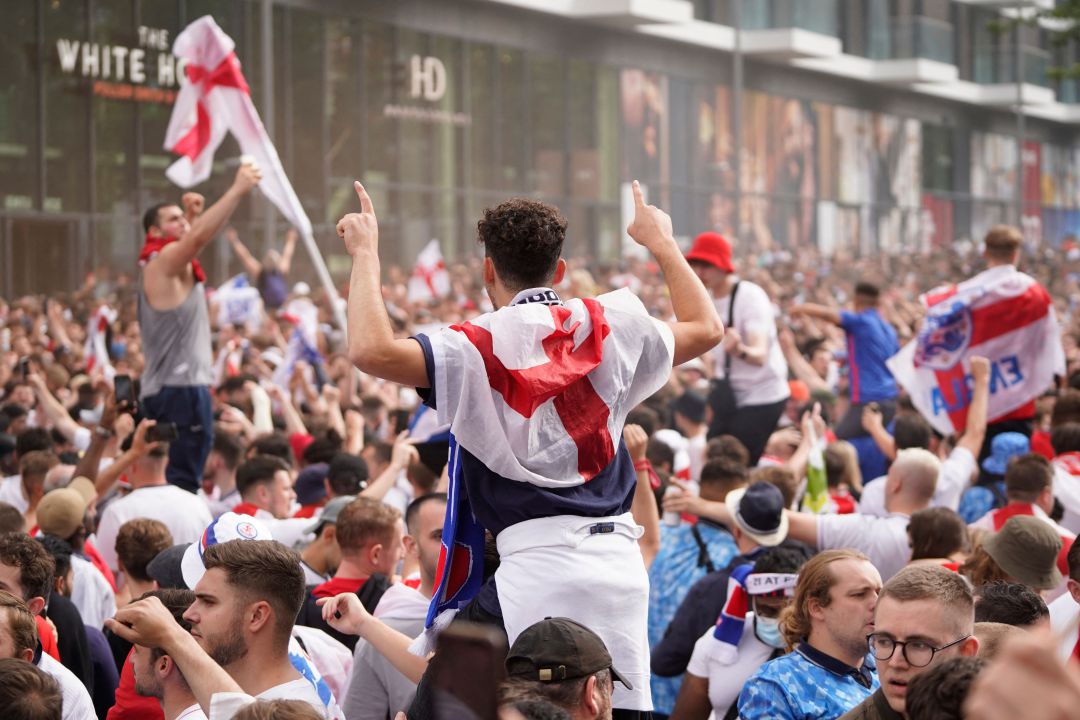 Aficionados ingleses en los aledaños de Wembley. Aficionados ingleses en los aledaños de Wembley.