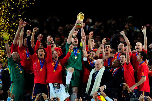 España levanta la Copa del Mundo en 2010 España levanta la Copa del Mundo en 2010