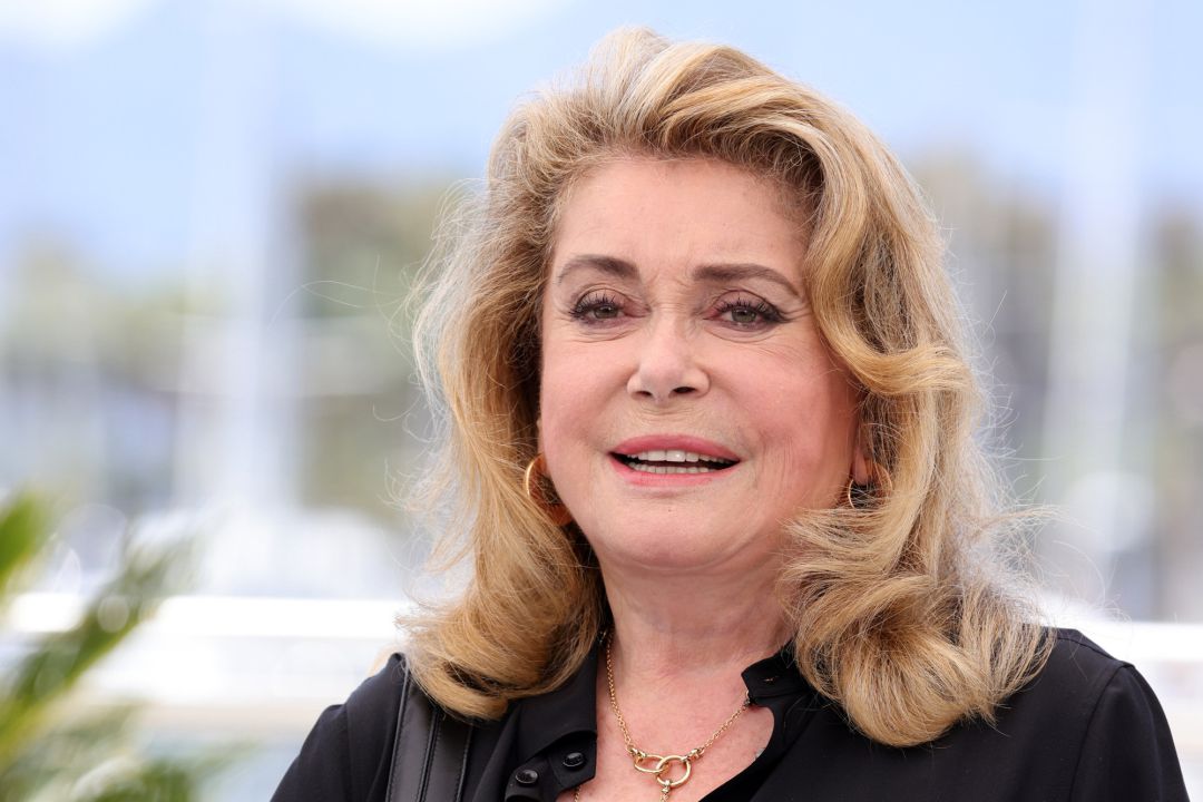 CANNES, FRANCE - JULY 11: Catherine Deneuve attends the "De Son Vivant (Peaceful)" photocall during the 74th annual Cannes Film Festival on July 11, 2021 in Cannes, France CANNES, FRANCE - JULY 11: Catherine Deneuve attends the "De Son Vivant (Peaceful)" photocall during the 74th annual Cannes Film Festival on July 11, 2021 in Cannes, France