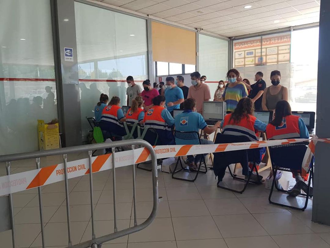 Sanitarios trabajando en el punto de vacunación de Úbeda Sanitarios trabajando en el punto de vacunación de Úbeda