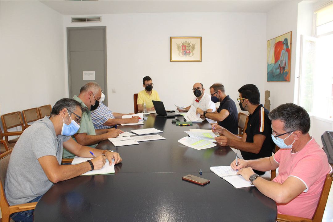Reunión técnica en Novelda sobre el Plan General Reunión técnica en Novelda sobre el Plan General
