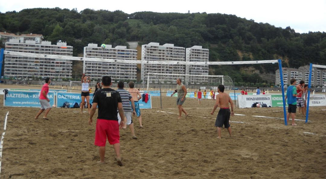 Ya esta en marcha "Hondar Kirolak" en la playa de Hondarribia Ya esta en marcha "Hondar Kirolak" en la playa de Hondarribia