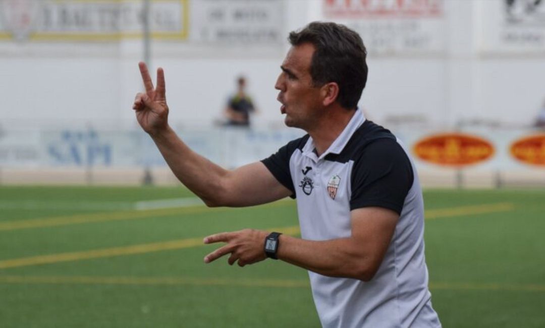 Entrenador del CD Pedroñeras, Iván Nieto Entrenador del CD Pedroñeras, Iván Nieto