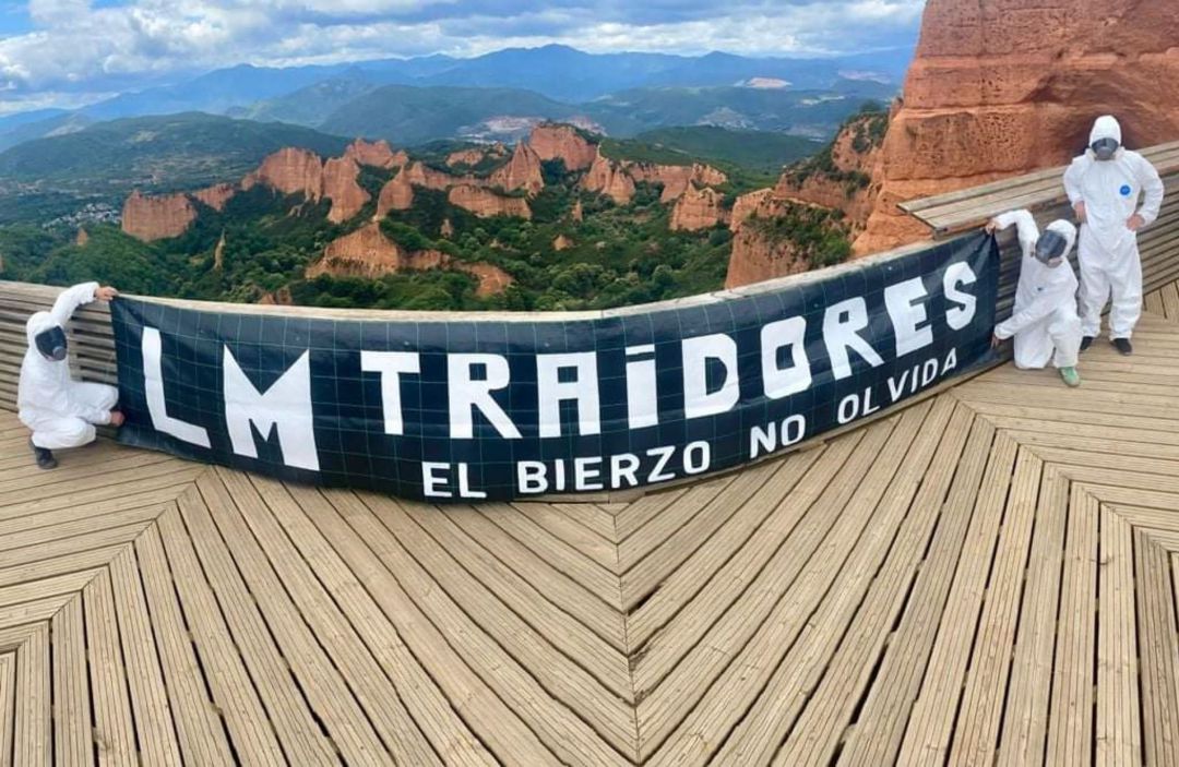 Pancarta en el mirador de Orellán Pancarta en el mirador de Orellán