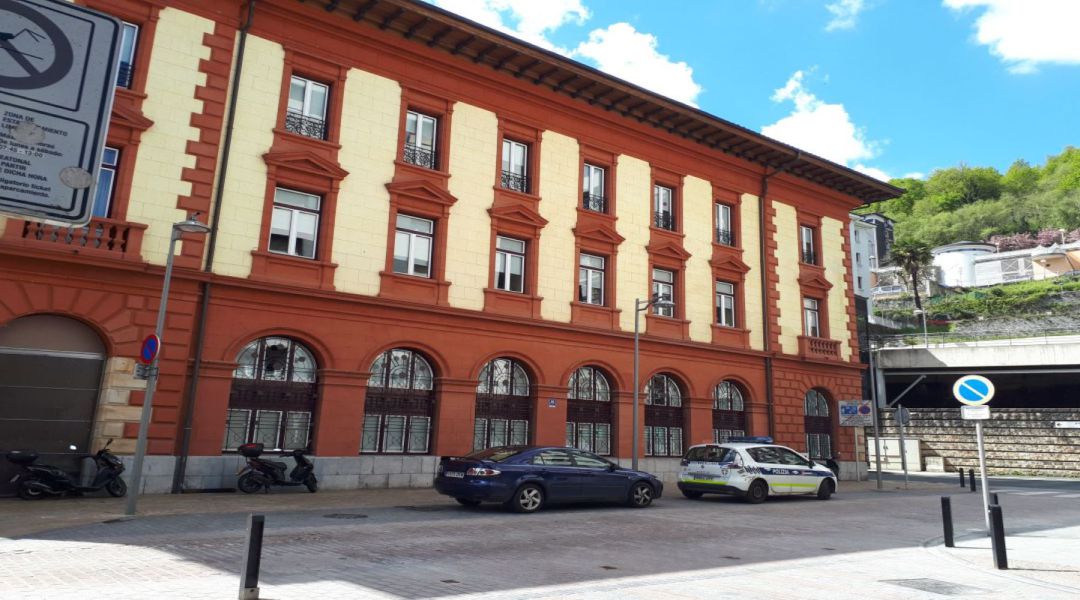 Imagen de la fachada este del ayuntamiento de Eibar Imagen de la fachada este del ayuntamiento de Eibar