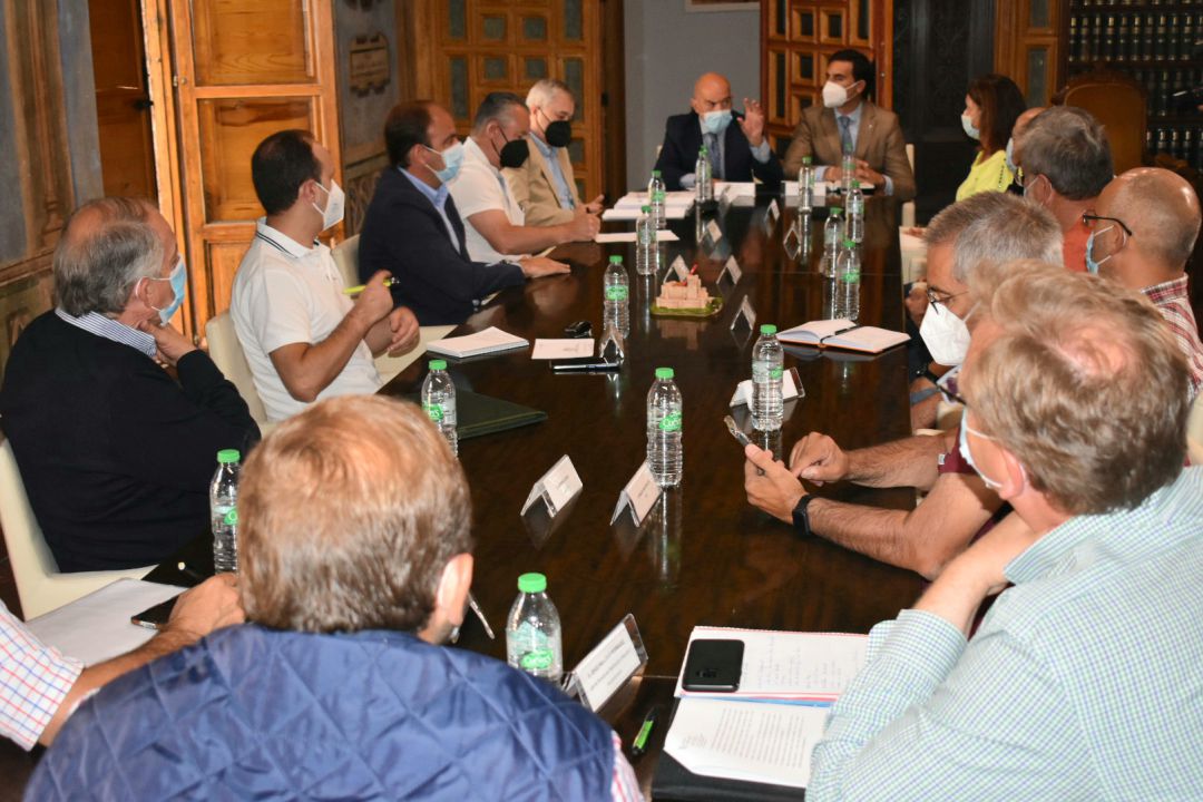 Reunión de la Interprofesional de la Patata celebrada en Medina del Campo Reunión de la Interprofesional de la Patata celebrada en Medina del Campo