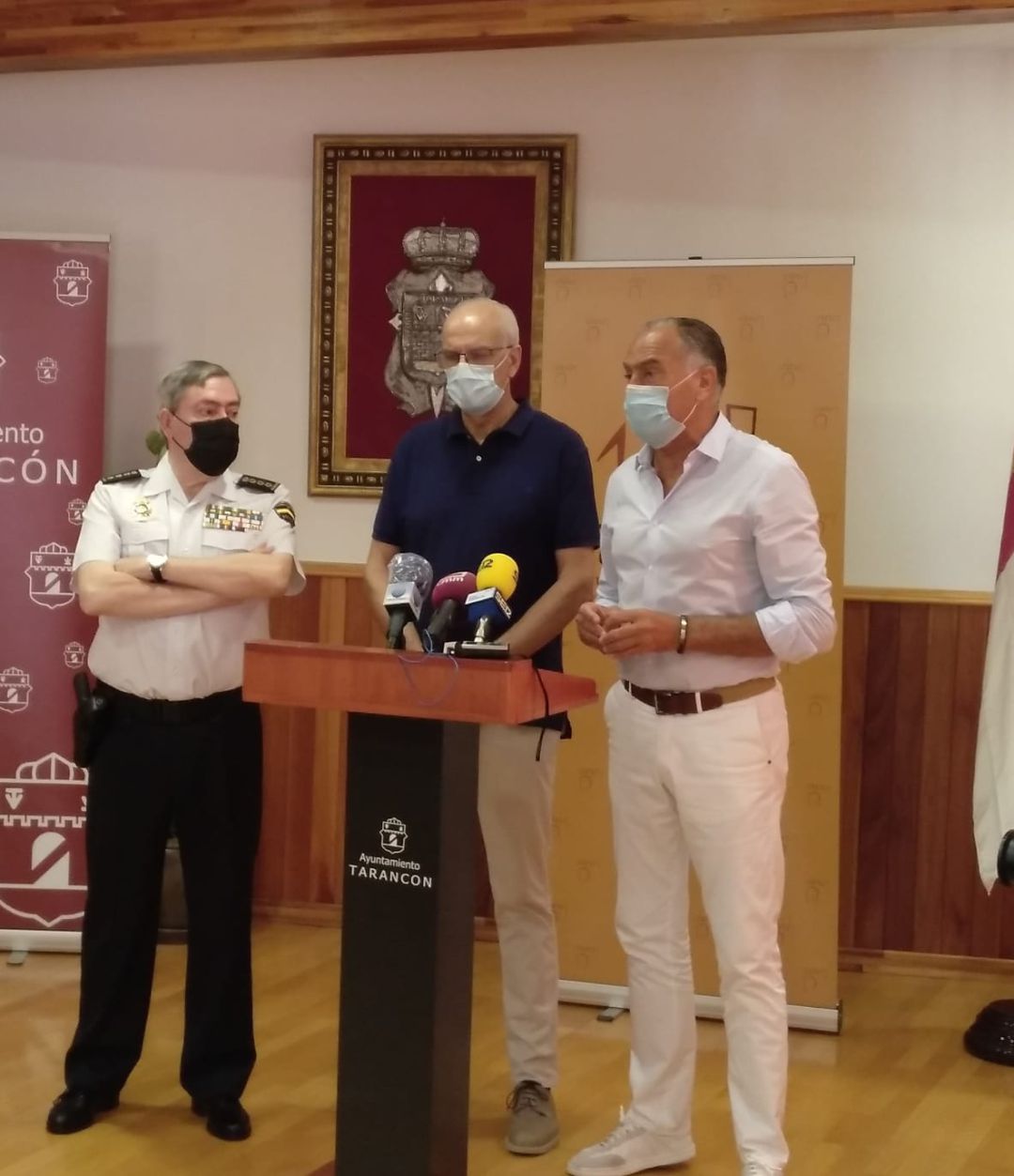 El Ayuntamiento de Tarancón ha acogido la presentación del nuevo formato del DNI 4.0. El subdelegado del Gobierno de Cuenca, Juan Rodríguez, acompañado de alcalde de Tarancón, José Manuel y el comisario jefe de la Comisaria Provincial de Policia Nacional, Manuel Laguna. El Ayuntamiento de Tarancón ha acogido la presentación del nuevo formato del DNI 4.0. El subdelegado del Gobierno de Cuenca, Juan Rodríguez, acompañado de alcalde de Tarancón, José Manuel y el comisario jefe de la Comisaria Provincial de Policia Nacional, Manuel Laguna.