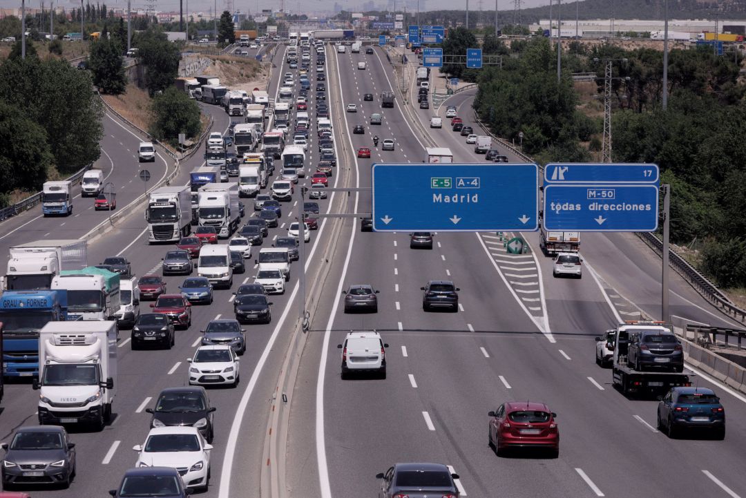 Archivo - Tráfico de coches en la autovía del Sur o A-4. Archivo - Tráfico de coches en la autovía del Sur o A-4.