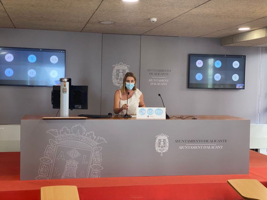 La edil Mª Carmen de España, en rueda de prensa La edil Mª Carmen de España, en rueda de prensa
