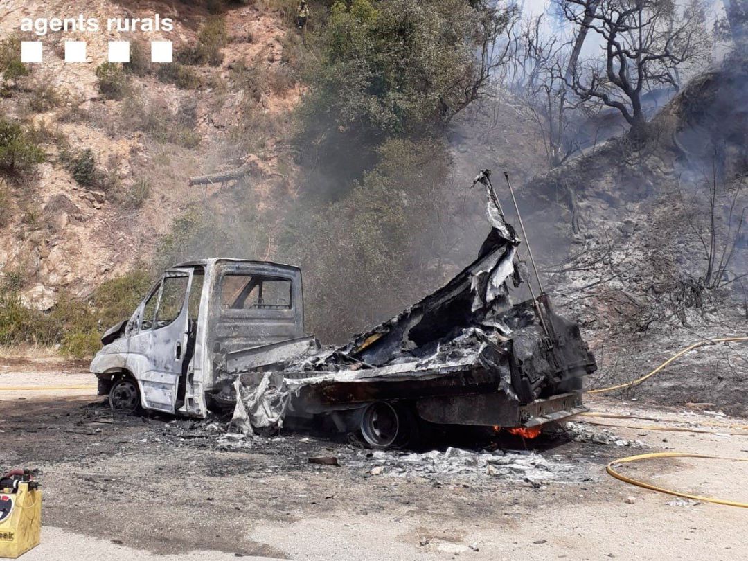 13-07-2021 Sucesos.- Un vehículo causa un incendio en la carretera entre Tossa y Lloret (Girona).
Un vehículo ha causado este martes un incendio en la carretera GI-682 entre Tossa de Mar y Lloret de Mar (Girona), según un apunte en Twitter recogido por Europa Press.
SOCIEDAD
AGENTES RURALES
13-07-2021 Sucesos.- Un vehículo causa un incendio en la carretera entre Tossa y Lloret (Girona).
Un vehículo ha causado este martes un incendio en la carretera GI-682 entre Tossa de Mar y Lloret de Mar (Girona), según un apunte en Twitter recogido por Europa Press.
SOCIEDAD
AGENTES RURALES