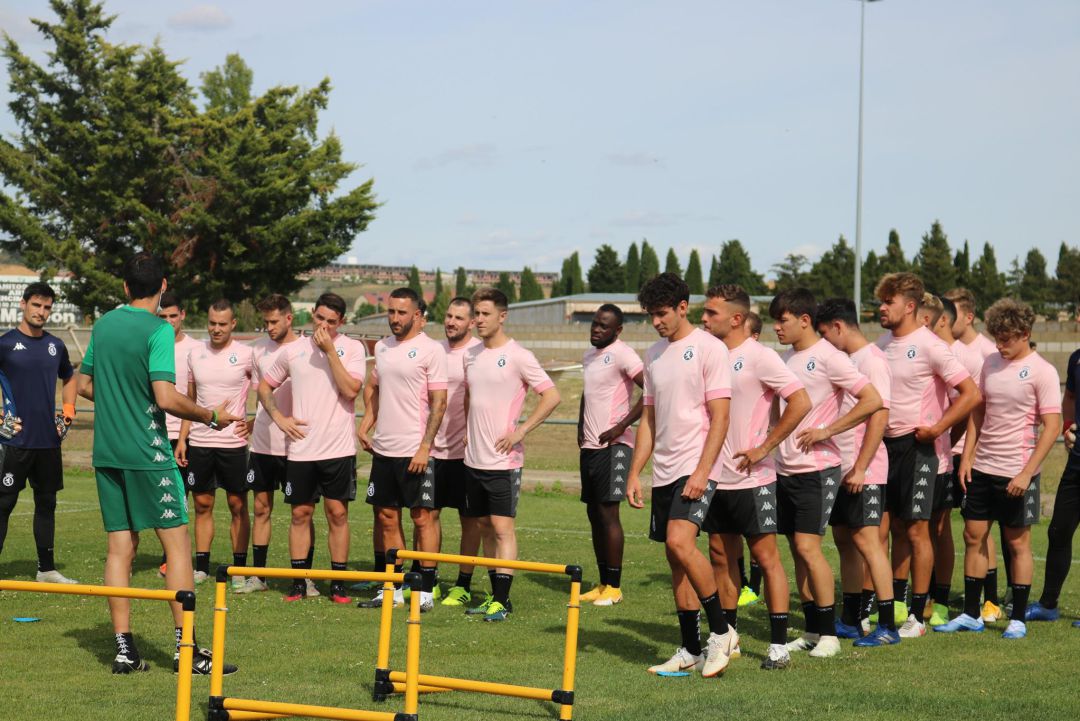El Área Deportiva de Puente Castro fue el escenario de la primera sesión de entrenamiento de la Cultural El Área Deportiva de Puente Castro fue el escenario de la primera sesión de entrenamiento de la Cultural