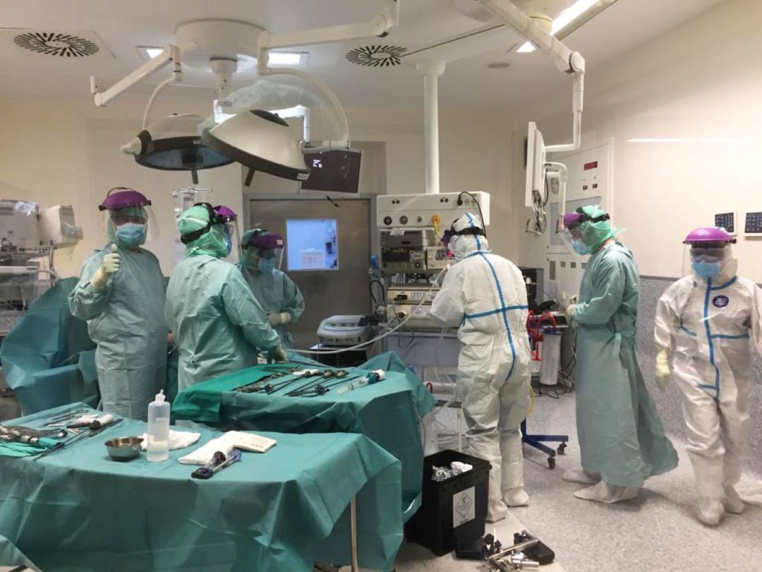 A partir d'ara només funcionaran tres dels cinc quiròfans degut a l'alta ocupació de l'Hospital Mateu Orfila. A partir d'ara només funcionaran tres dels cinc quiròfans degut a l'alta ocupació de l'Hospital Mateu Orfila.
