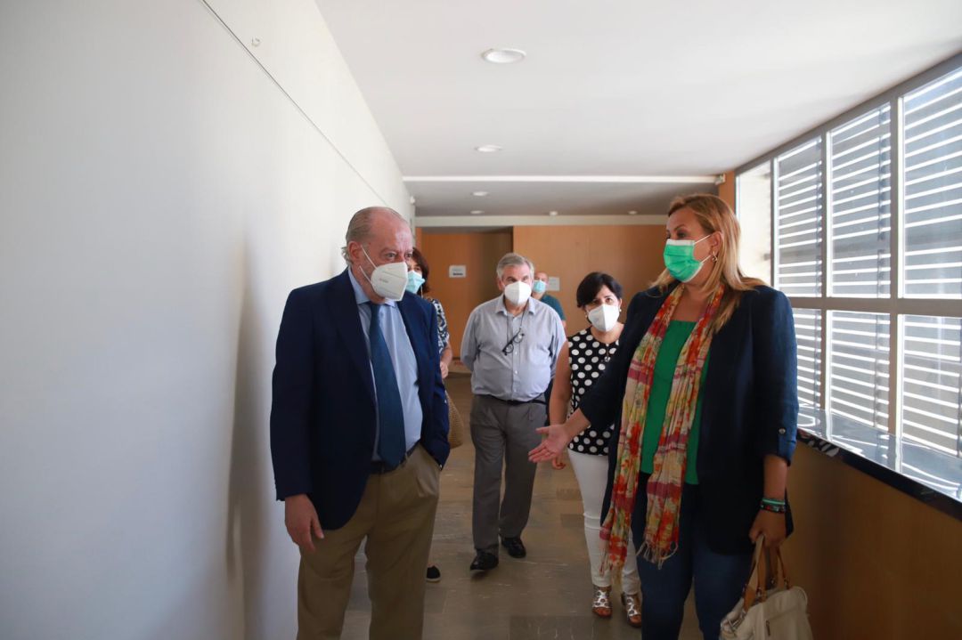 El presidente de la Diputación, la alcaldesa y la diputada de Cohesión Territorial durante su visita al Ayuntamiento El presidente de la Diputación, la alcaldesa y la diputada de Cohesión Territorial durante su visita al Ayuntamiento