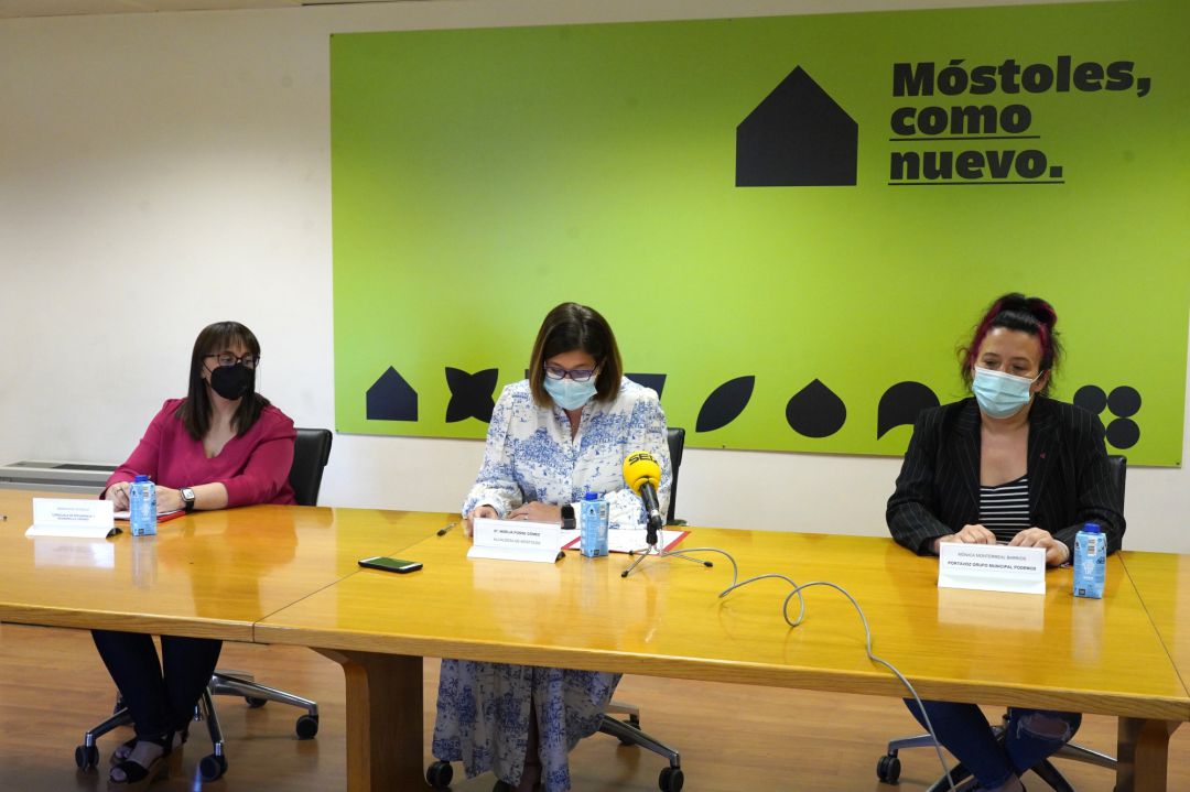 Presentación del programa de residencias para Móstoles. De izda a derecha, Marisa Ruiz, concejala de Presidencia y Desarrollo Urbano; Noelia Posse, alcaldesa de Móstoles y Mónica Monterreal, portavoz de Podemos Móstoles Presentación del programa de residencias para Móstoles. De izda a derecha, Marisa Ruiz, concejala de Presidencia y Desarrollo Urbano; Noelia Posse, alcaldesa de Móstoles y Mónica Monterreal, portavoz de Podemos Móstoles