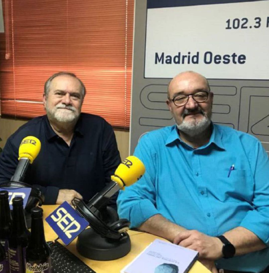 Fotos de archivo de los escritores José Luis Labad y Gonzalo Arjona Fotos de archivo de los escritores José Luis Labad y Gonzalo Arjona