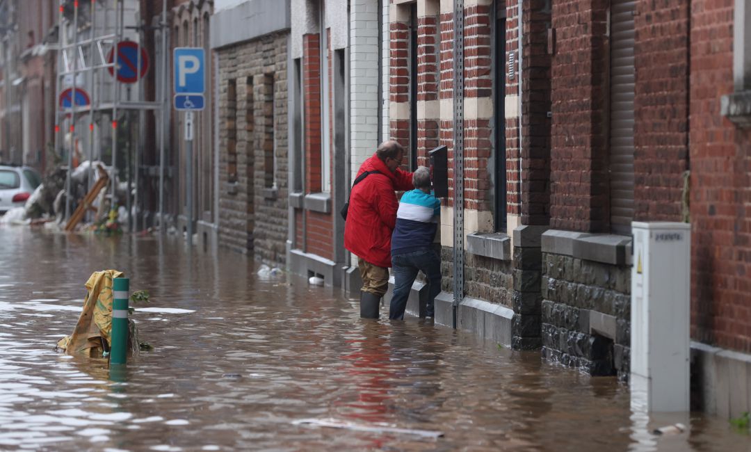 Las fuertes inundaciones en la ciudad belga Liejes. Las fuertes inundaciones en la ciudad belga Liejes.