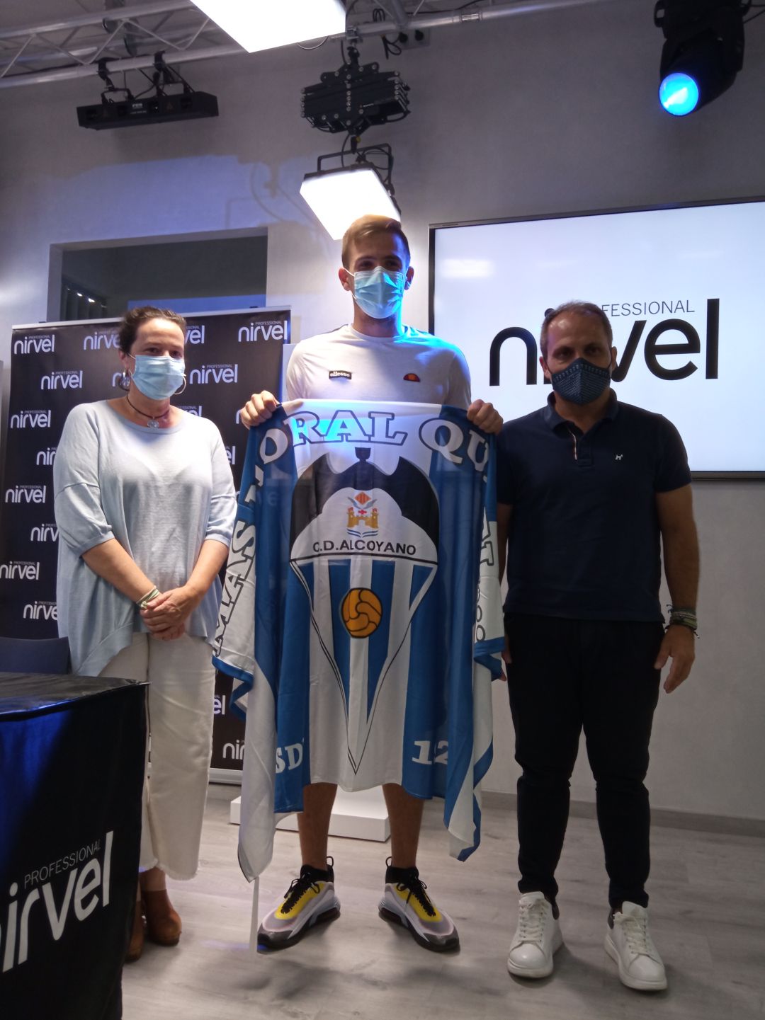 El portero Tomaz ha sido presentado en las instalaciones de Nirvel El portero Tomaz ha sido presentado en las instalaciones de Nirvel