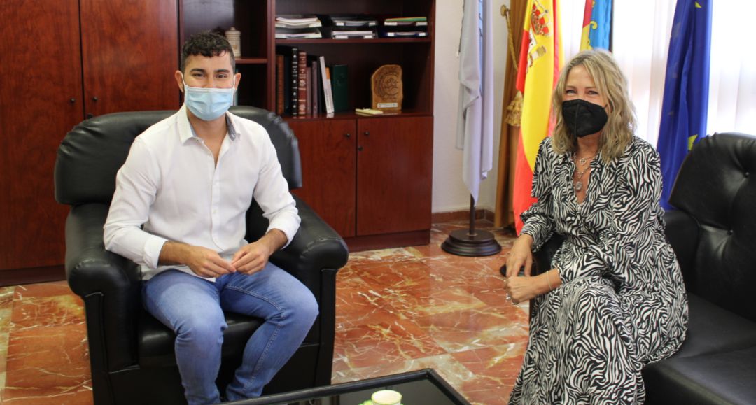 Imagen de la reunión en el Ayuntamiento de l'Alcora. Imagen de la reunión en el Ayuntamiento de l'Alcora.
