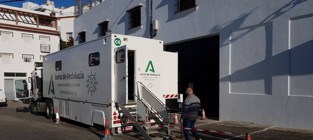 Camión de la Consejería de Salud. Camión de la Consejería de Salud.