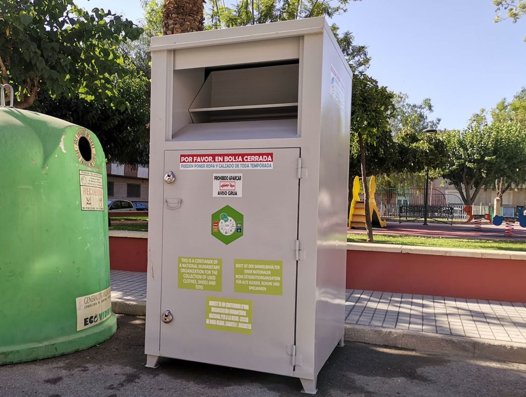 Contenedor para depositar ropa en Novelda Contenedor para depositar ropa en Novelda