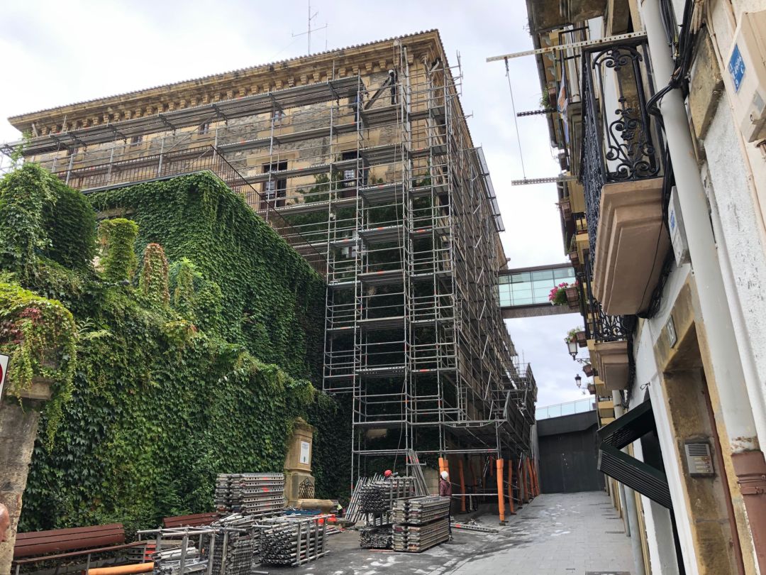 Empienzan las obras de sustitución de cubierta y ventanas de la Casa Consistorial Empienzan las obras de sustitución de cubierta y ventanas de la Casa Consistorial