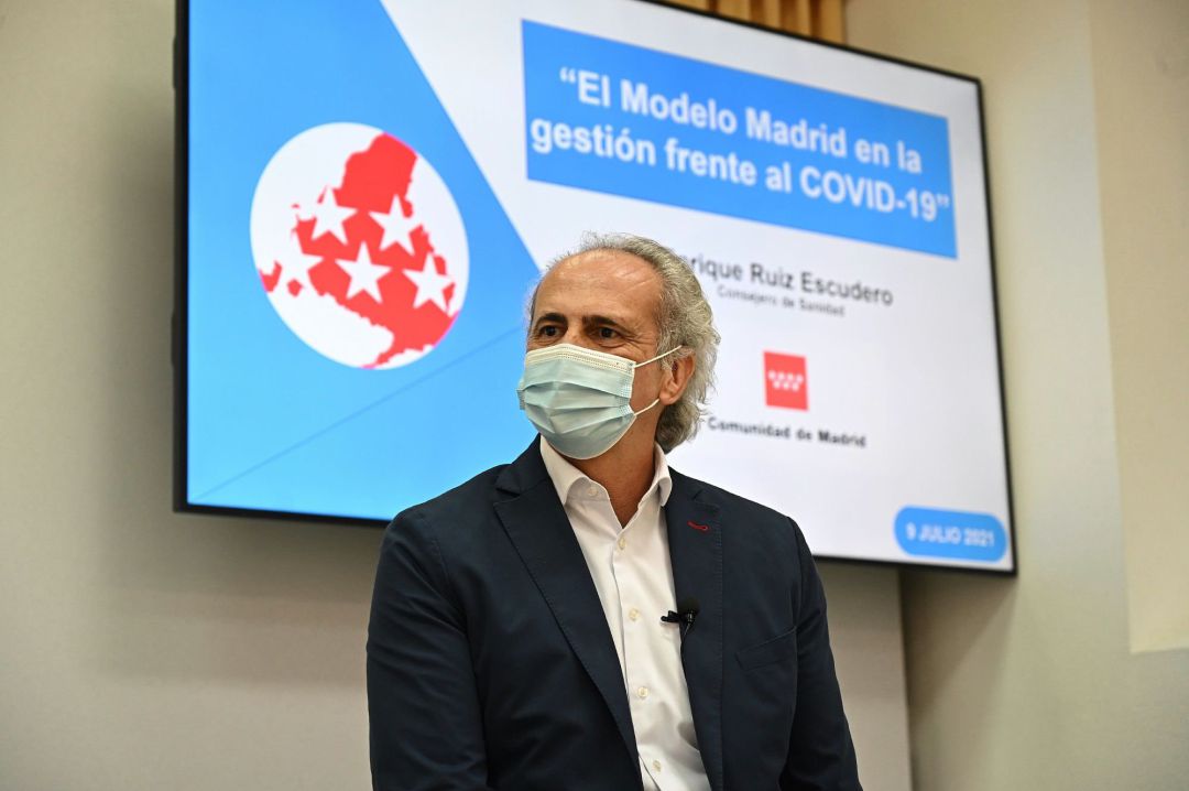 El consejero de Sanidad de la Comunidad de Madrid, Enrique Ruiz Escudero en el marco de los Cursos de Verano 2021 de San Lorenzo de El Escorial de la UCM, este viernes. El consejero de Sanidad de la Comunidad de Madrid, Enrique Ruiz Escudero en el marco de los Cursos de Verano 2021 de San Lorenzo de El Escorial de la UCM, este viernes.