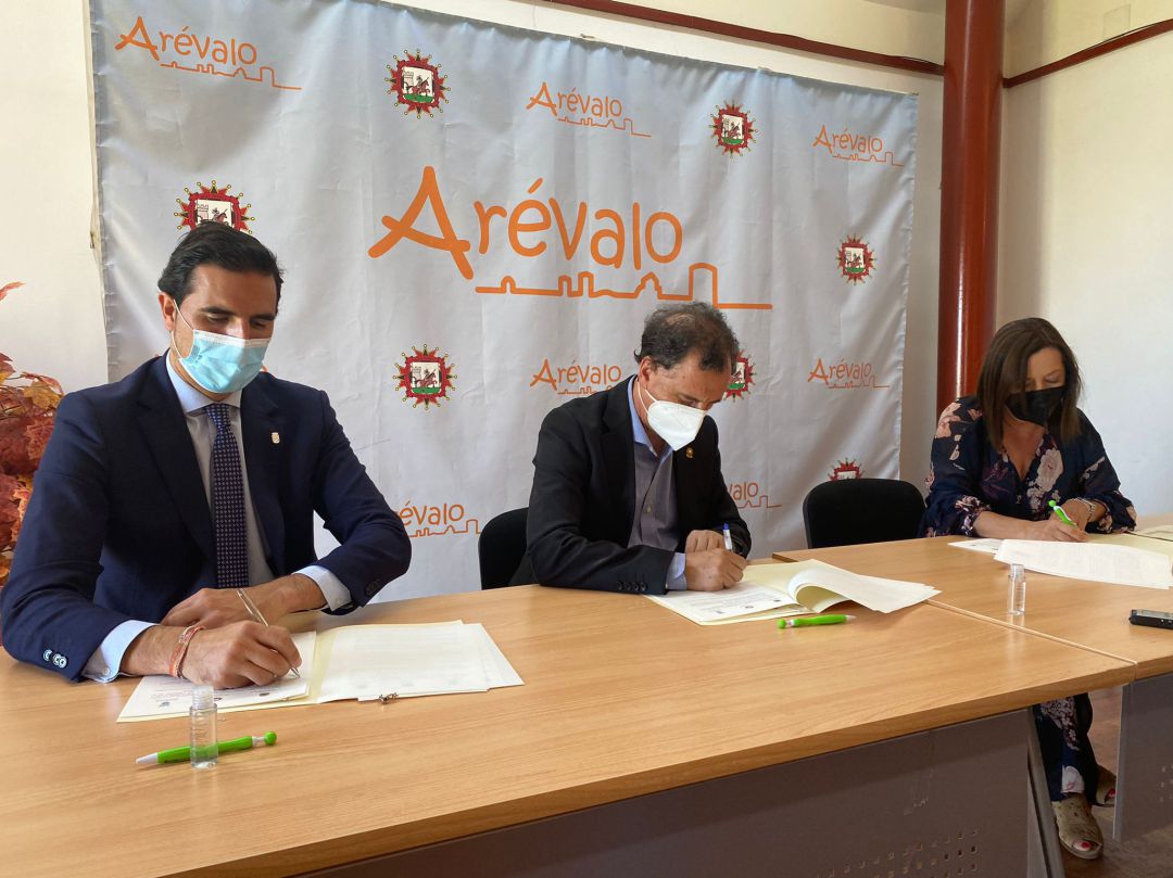 Firma del protocolo por parte de los alcaldes de Medina del Campo, Arévalo y Madrigal de las Altas Torres Firma del protocolo por parte de los alcaldes de Medina del Campo, Arévalo y Madrigal de las Altas Torres