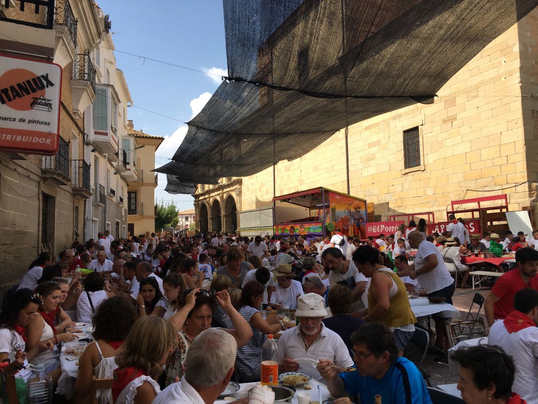 Imagen de la comida popular de Sesma antes de la pandemia. Imagen de la comida popular de Sesma antes de la pandemia.