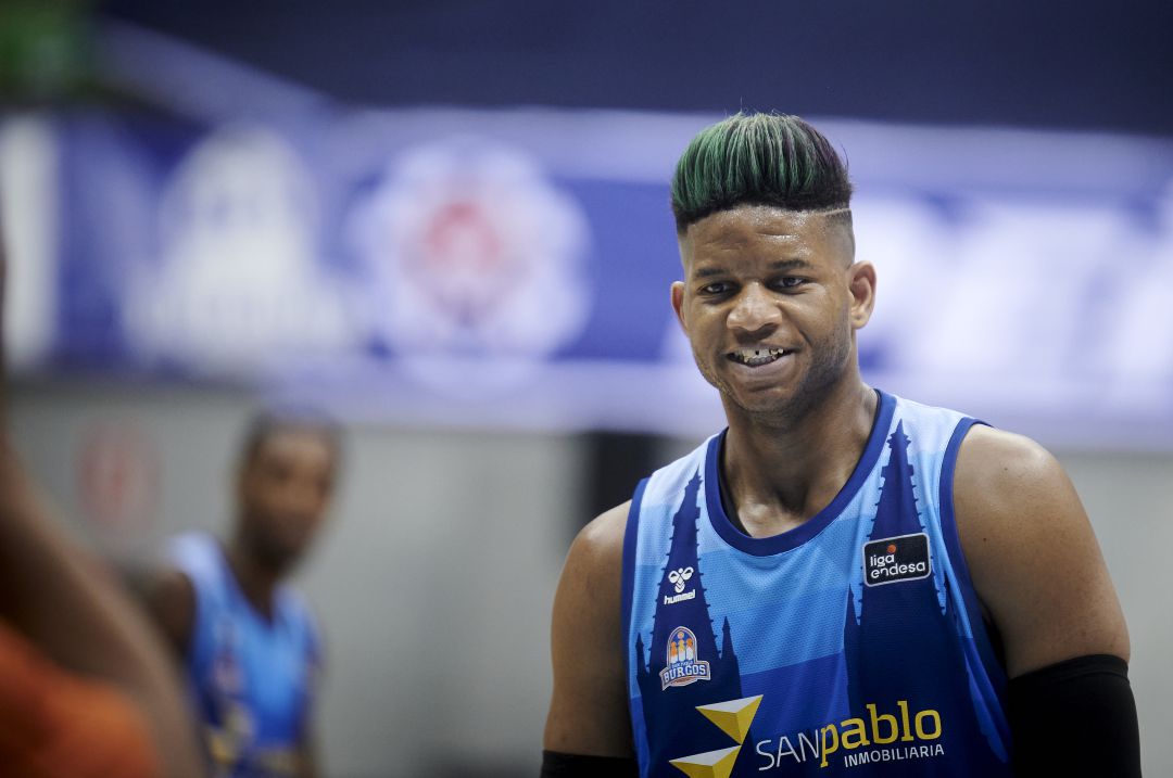 Jasiel Rivero con la camiseta de San Pablo Burgos Jasiel Rivero con la camiseta de San Pablo Burgos