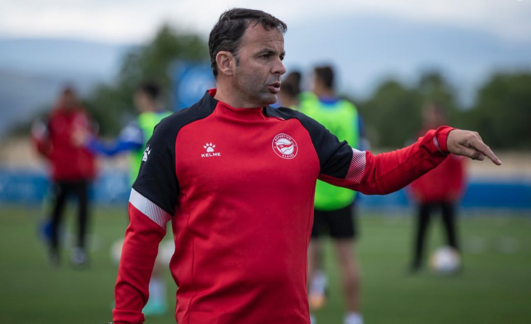Javier Calleja en una sesión de pretemporada. Javier Calleja en una sesión de pretemporada.