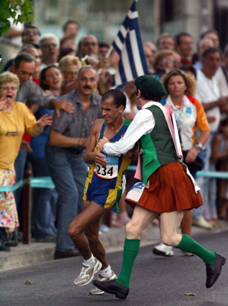 Vanderlei Lima, asaltado por un aficionado irlandés en la prueba de maratón Vanderlei Lima, asaltado por un aficionado irlandés en la prueba de maratón