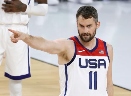 Kevin Love durante un partido con la selección de baloncesto estadounidense Kevin Love durante un partido con la selección de baloncesto estadounidense