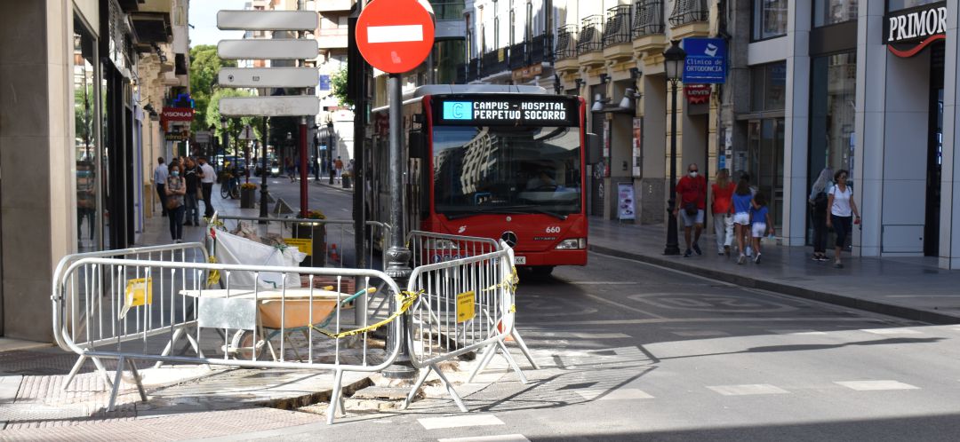 Obras en la calle 'ancha' y Tinte Obras en la calle 'ancha' y Tinte