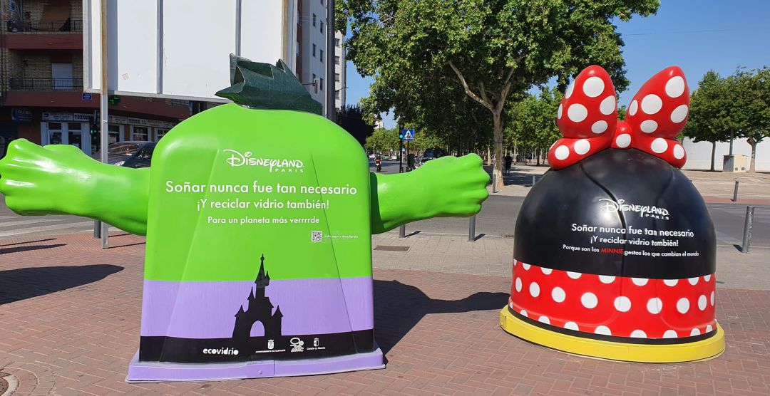 Hulk y Minnie son algunos de los personajes que podemos encontrar en los iglús repartidos por la ciudad. Hulk y Minnie son algunos de los personajes que podemos encontrar en los iglús repartidos por la ciudad.