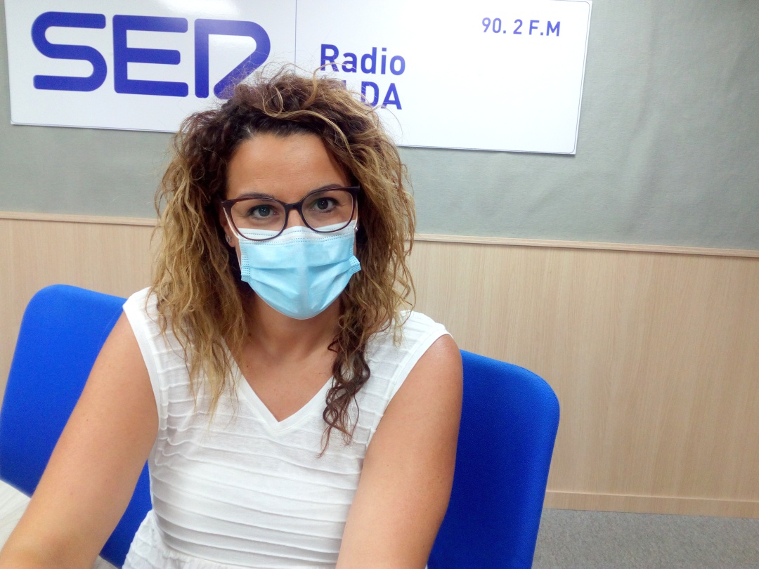 Lorena Pardo, en el estudio de Radio Elda SER Lorena Pardo, en el estudio de Radio Elda SER