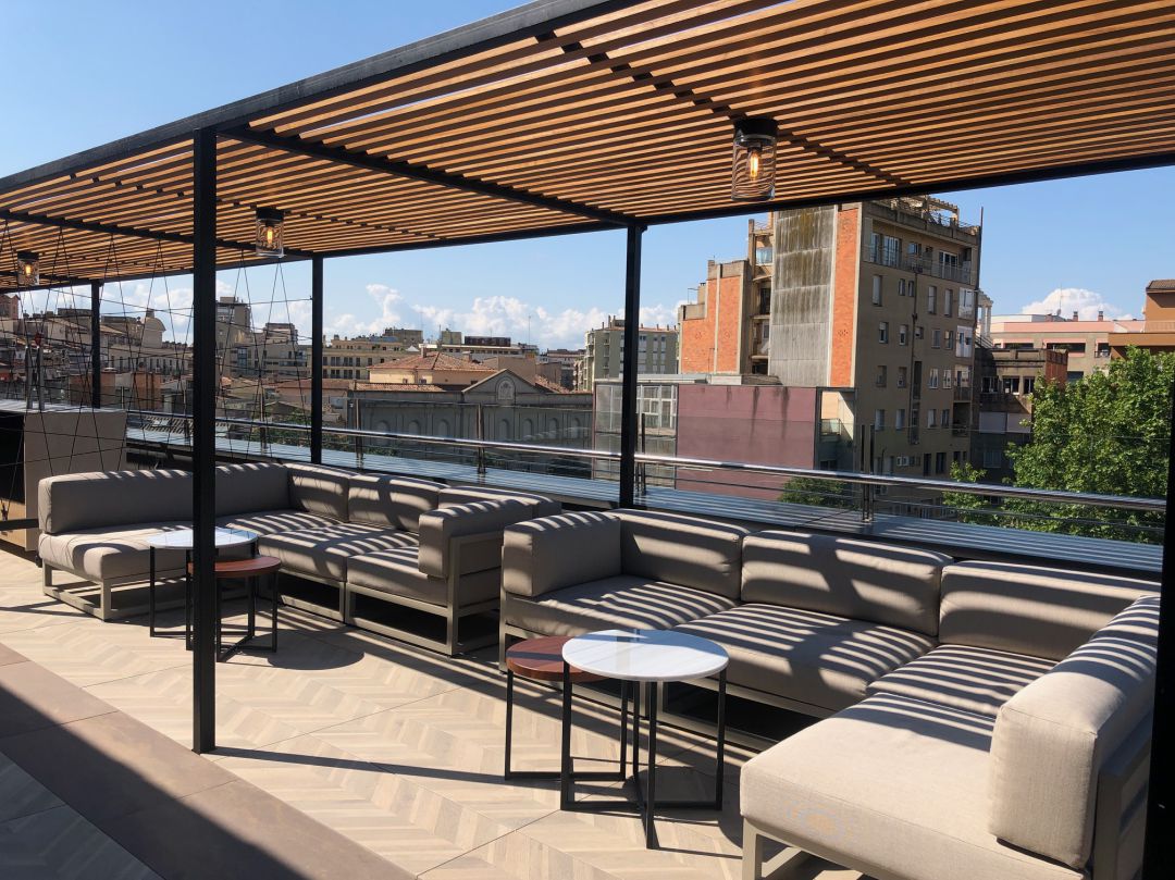 Una terrassa d'un hotel a Girona Una terrassa d'un hotel a Girona