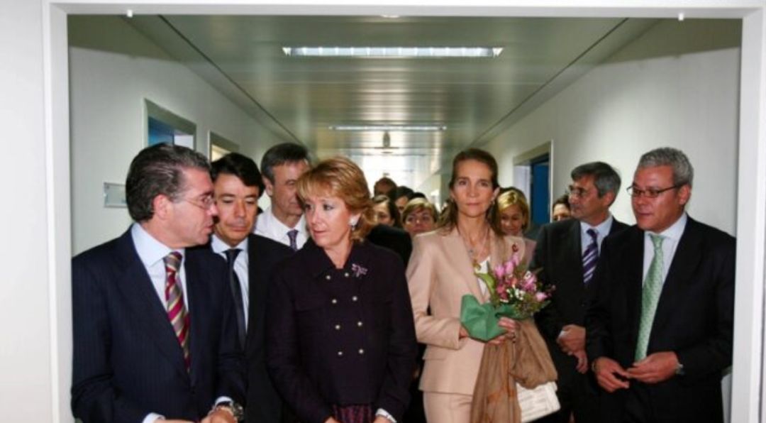 La expresidenta, Esperanza Aguirre junto a la Inftanta Elena durante la inauguración del hospital de Valdemoro, acompañados también por Francisco Granados e Ignacio González La expresidenta, Esperanza Aguirre junto a la Inftanta Elena durante la inauguración del hospital de Valdemoro, acompañados también por Francisco Granados e Ignacio González