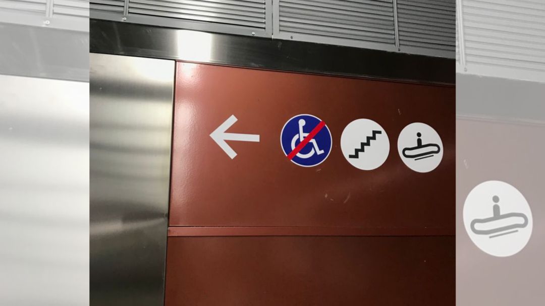 Señalización a la entrada del paso subterráneo entre la estación de Gran Vía y Cercanías Sol Señalización a la entrada del paso subterráneo entre la estación de Gran Vía y Cercanías Sol