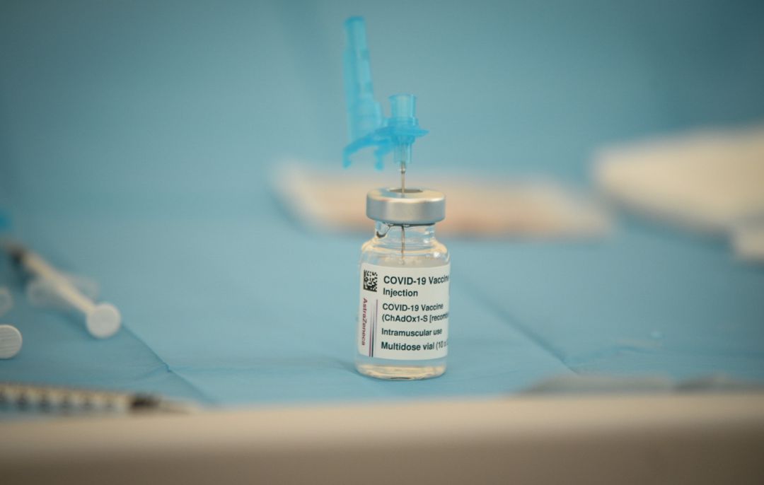 Archivo - Un vial con la vacuna de AstraZeneca contra la Covid-19 en el Hospital de campaña de La Fe, en Valencia Archivo - Un vial con la vacuna de AstraZeneca contra la Covid-19 en el Hospital de campaña de La Fe, en Valencia