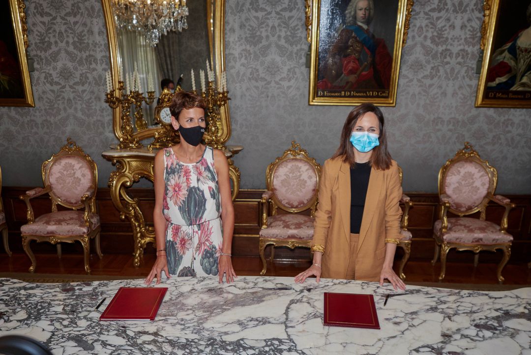 La presidenta del Gobierno de Navarra, María Chivite, y la Ministra de Derechos Sociales, Ione Belarra La presidenta del Gobierno de Navarra, María Chivite, y la Ministra de Derechos Sociales, Ione Belarra